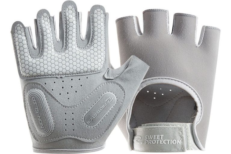 Personalize your play with custom pickleball gloves (1)